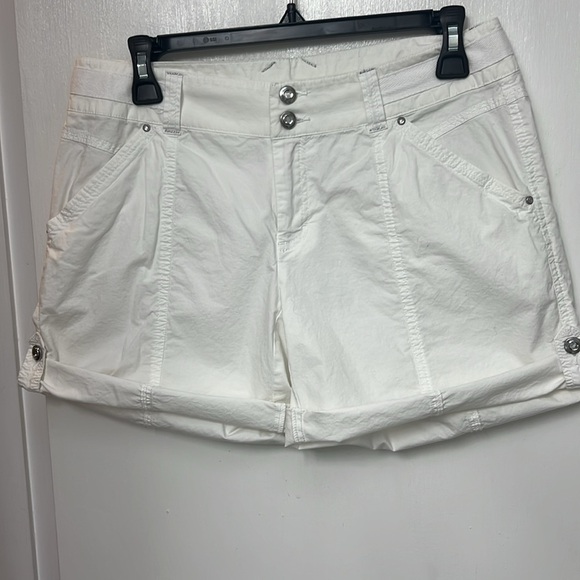 INC white lightweight shorts, Size 4, adjustable length tabs, 15 1/2”to 12” - Picture 3 of 10